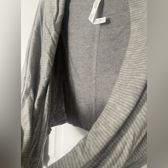 Lululemon | Iconic Wrap Sweater Size 8 Gray Athleisure Yoga Walking Lounge - Picture 5 of 7